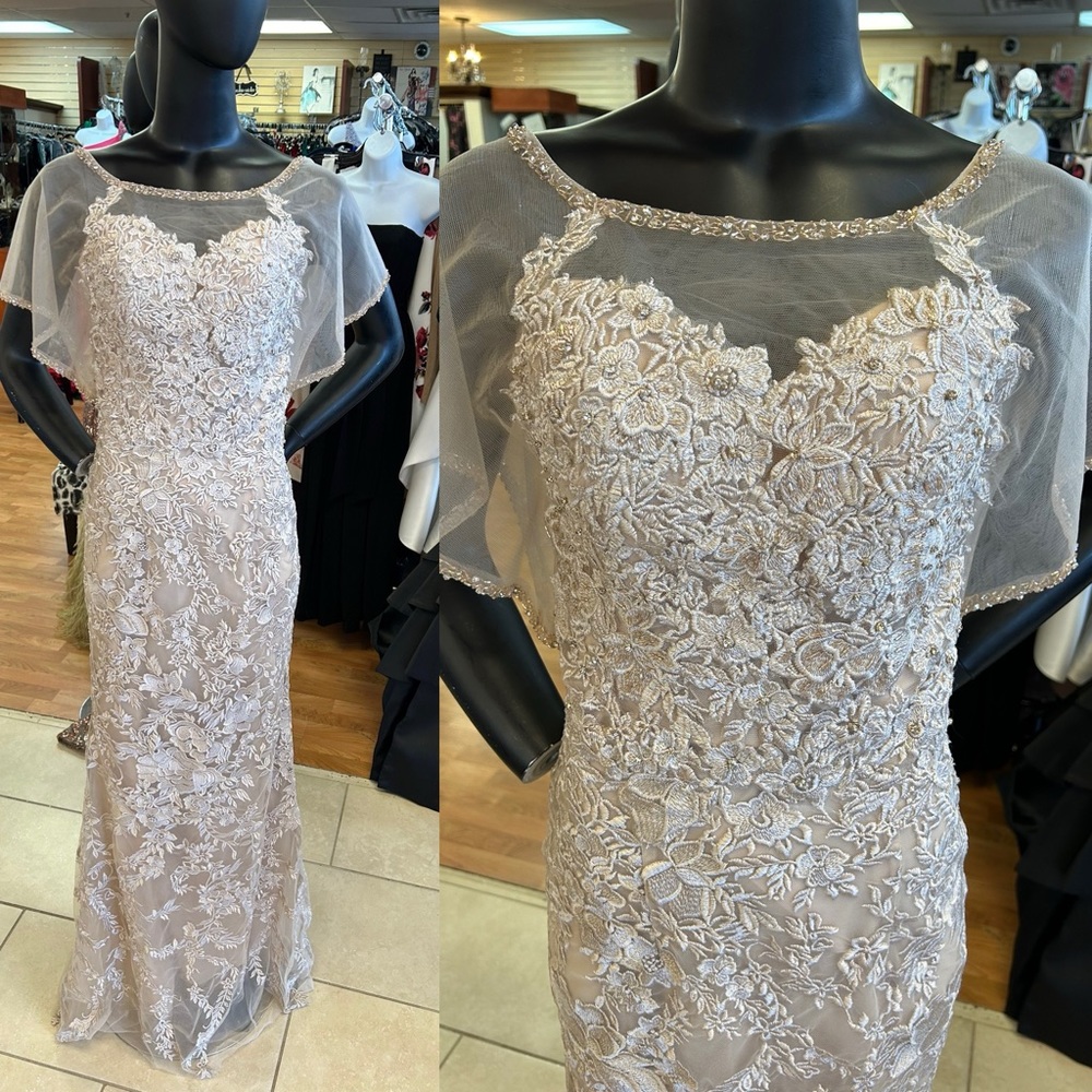 Jovani long champagne lace dress with flowey sleeve size 4 new with tags